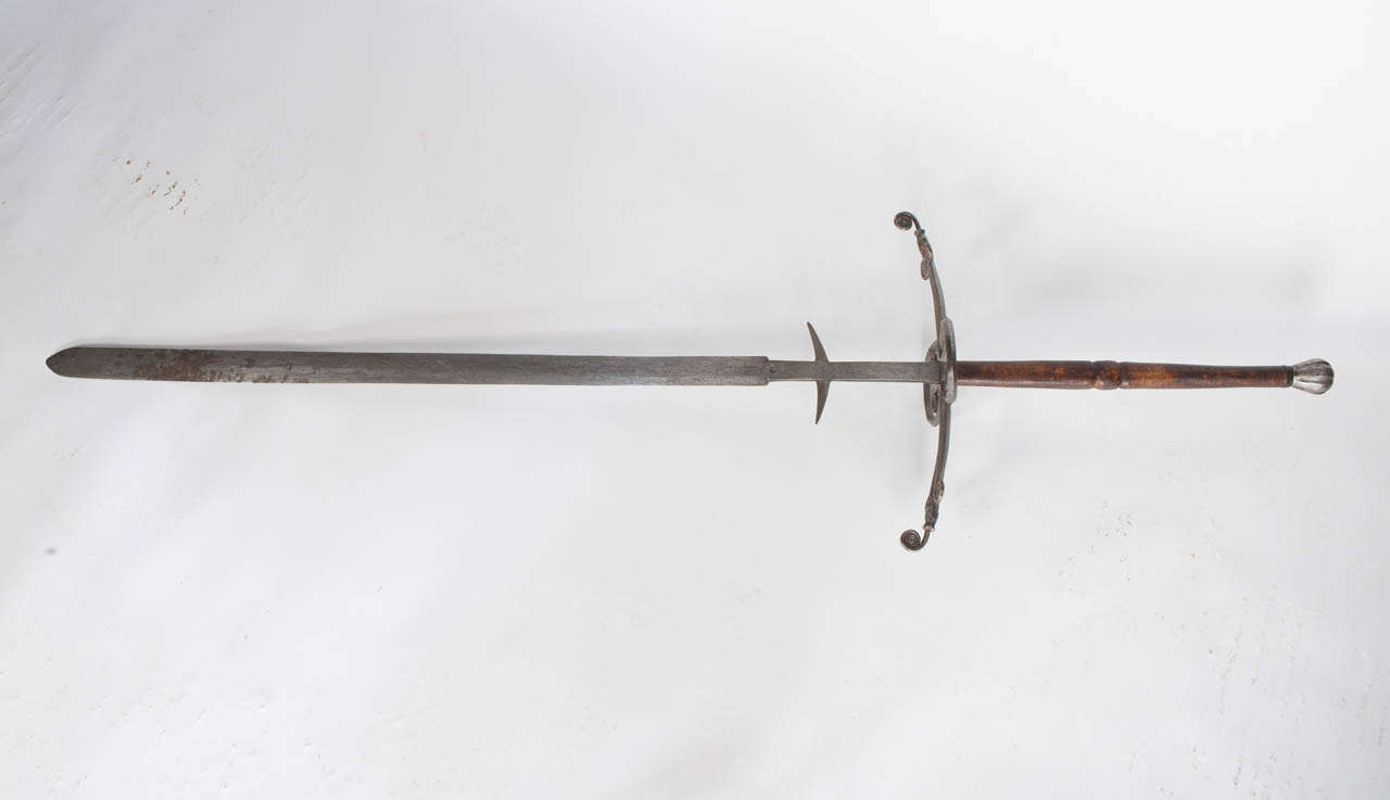 Large 2 hand sword