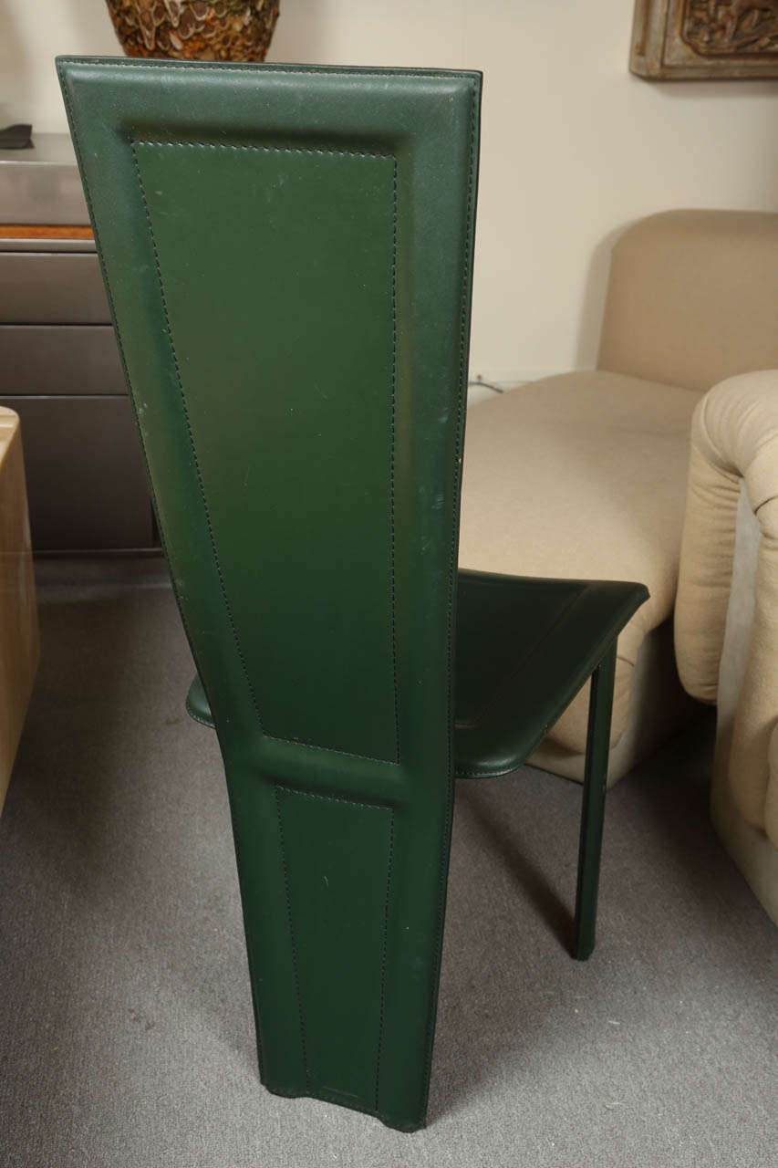Paire de chaises en cuir à haut dossier par Artedi 3