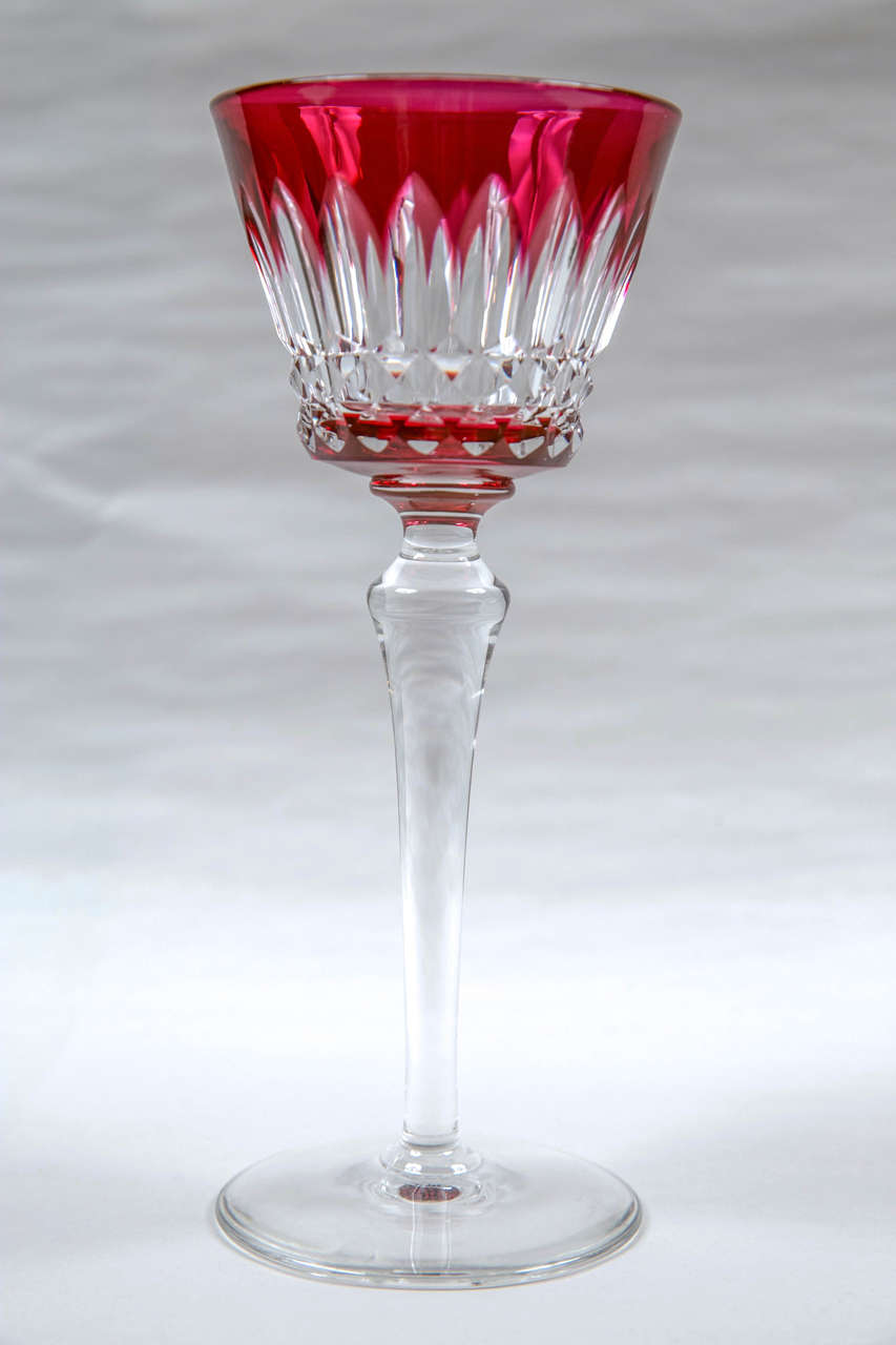 Zwölf Baccarat signiert Rot bis Clear Cut Gläser (20. Jahrhundert)