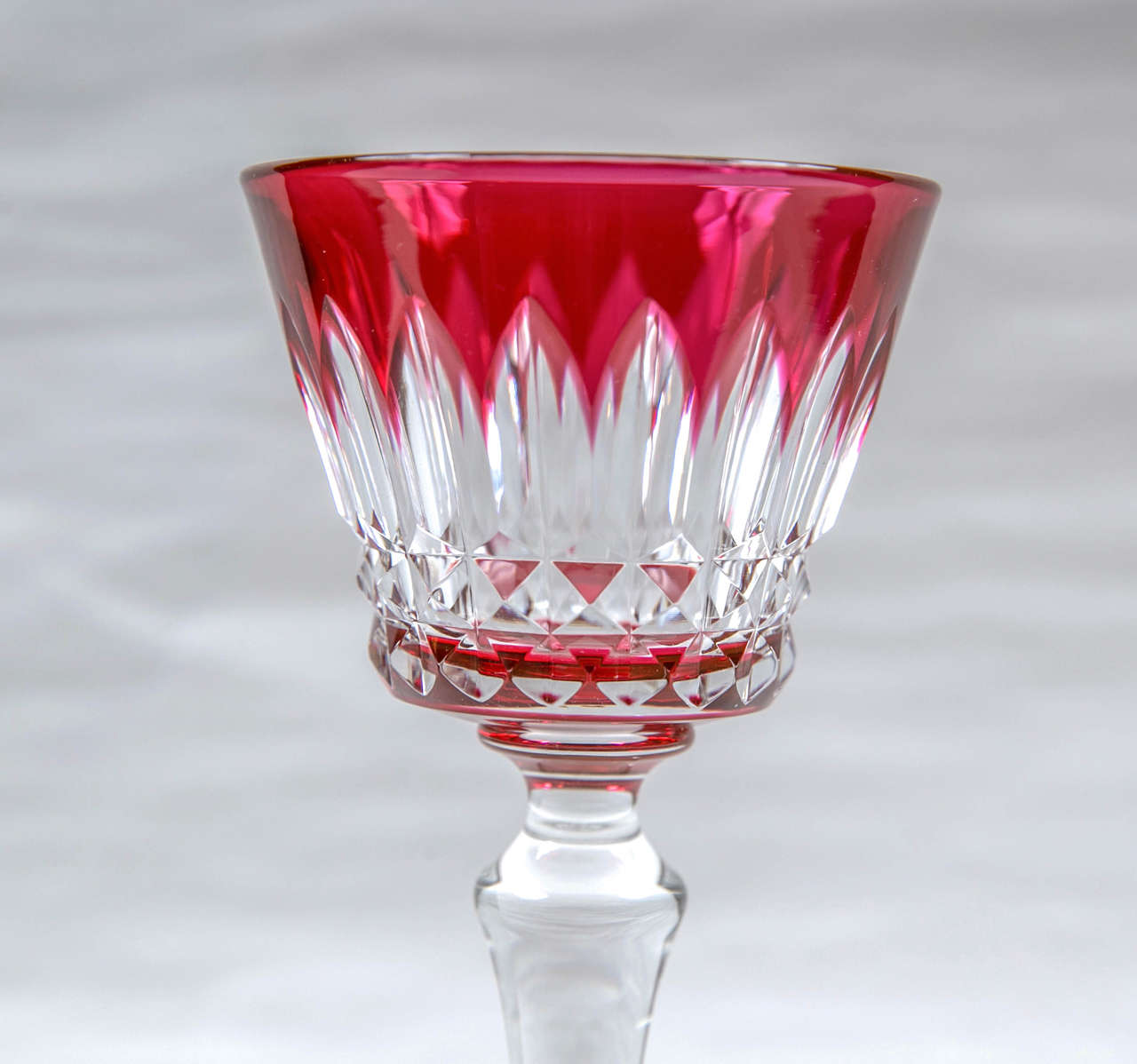 Zwölf Baccarat signiert Rot bis Clear Cut Gläser (Glas)