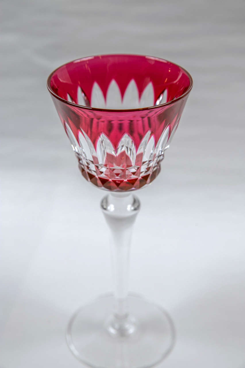 Zwölf Baccarat signiert Rot bis Clear Cut Gläser 1