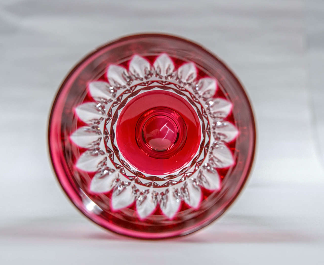 Zwölf Baccarat signiert Rot bis Clear Cut Gläser 2