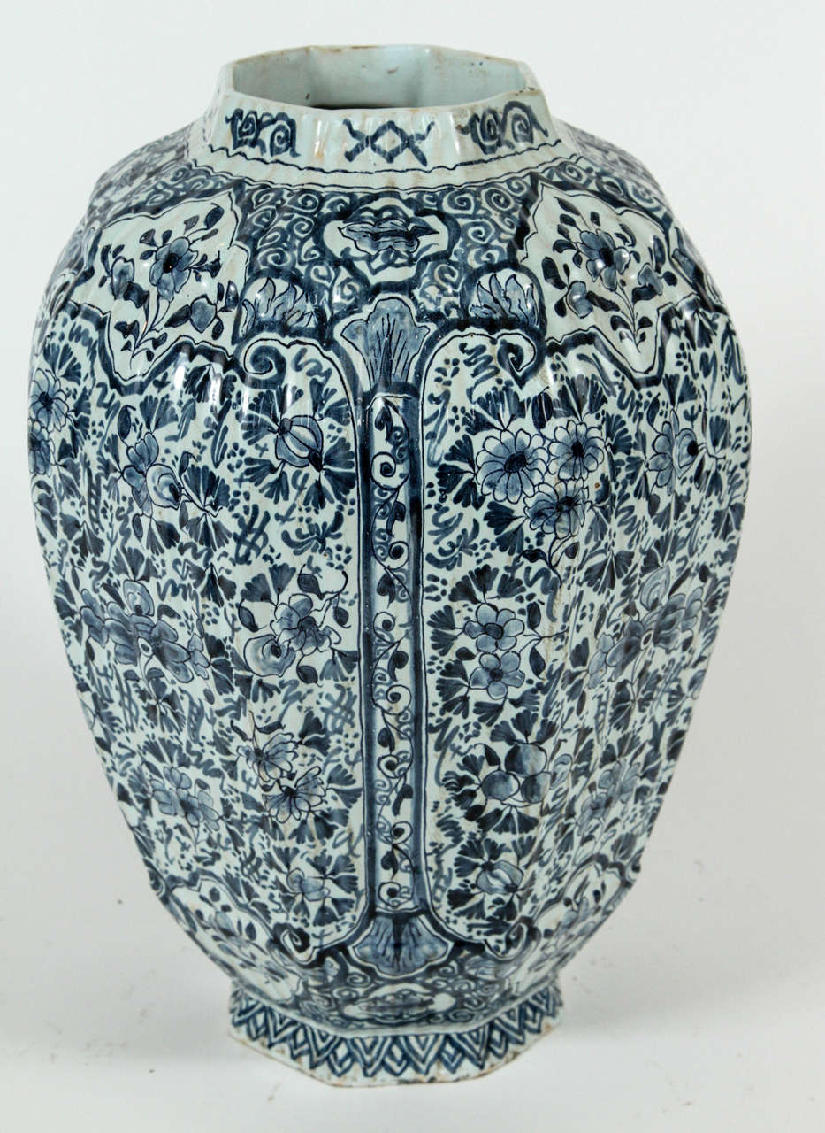19th Century Pair of Large Delft Blue and White Ginger Jars and Covers, circa 1800