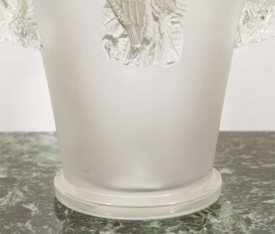 Lalique Saint Emilion-Vase (Französisch) im Angebot