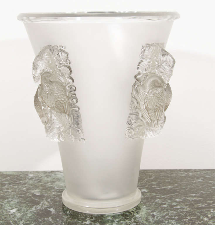 Lalique Saint Emilion Vase In Excellent Condition For Sale In Pompano Beach, FL