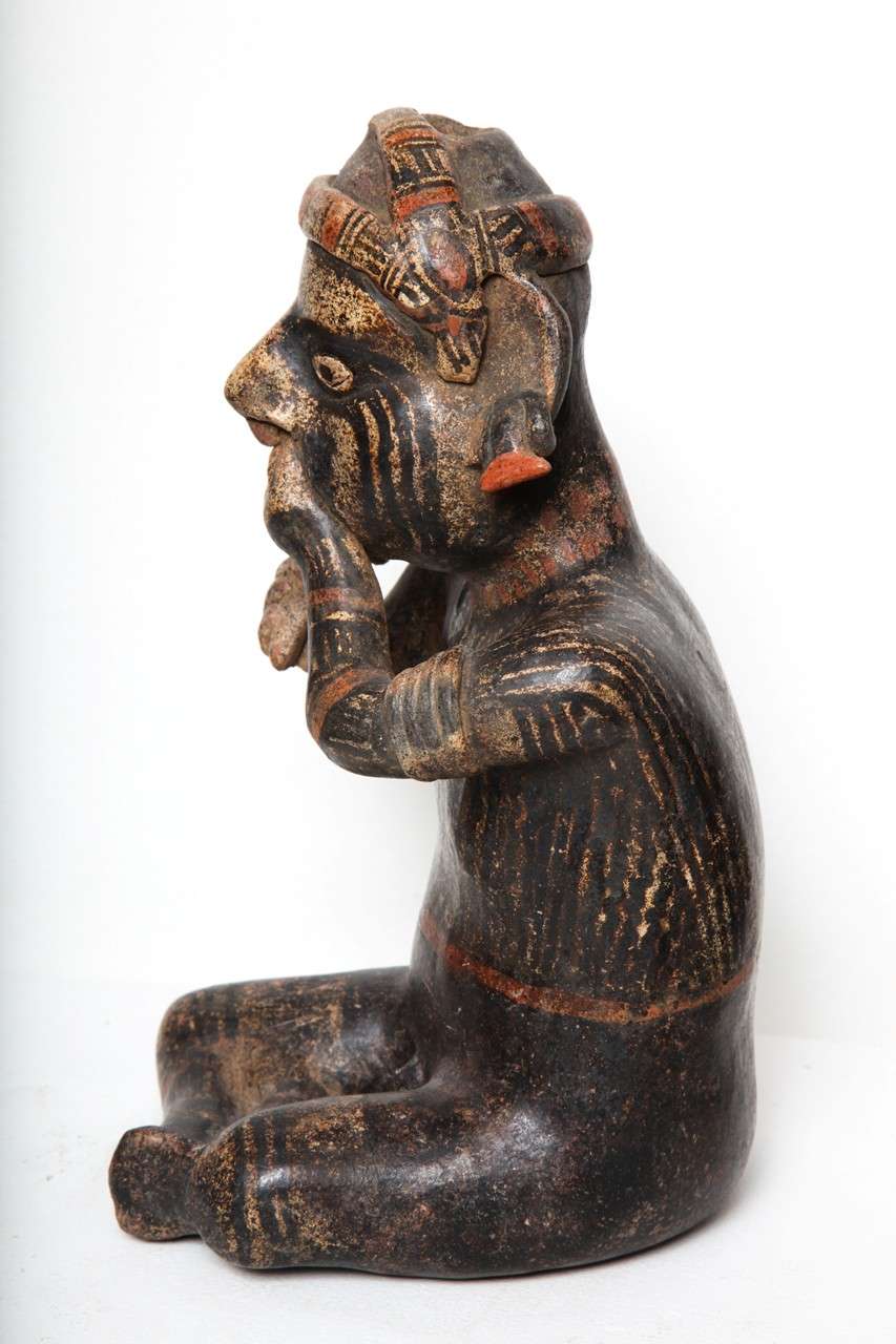 Pre Columbian Nayarit Pottery Seated Important Personage In Excellent Condition For Sale In New York, NY
