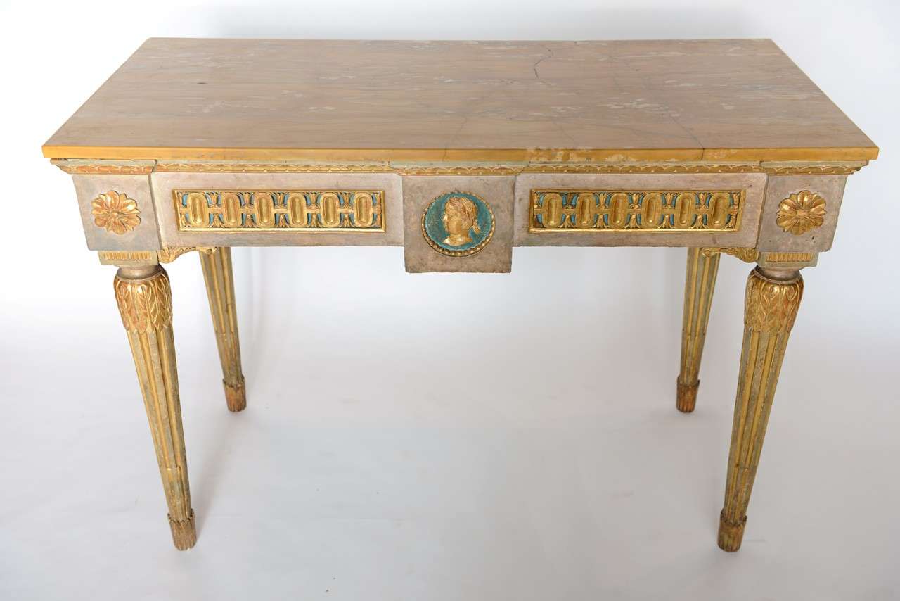 Fine Italian Neoclassic Painted and Parcel-Gilt Console, Roman Late 18th Century In Excellent Condition For Sale In Hollywood, FL