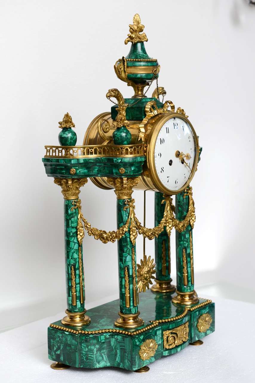 Important Neo-Classical Malachite and Ormolu Mantel Clock, 19th Century 3