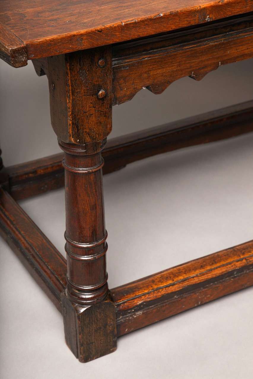 17th Century English Oak Refectory Table In Good Condition In Greenwich, CT