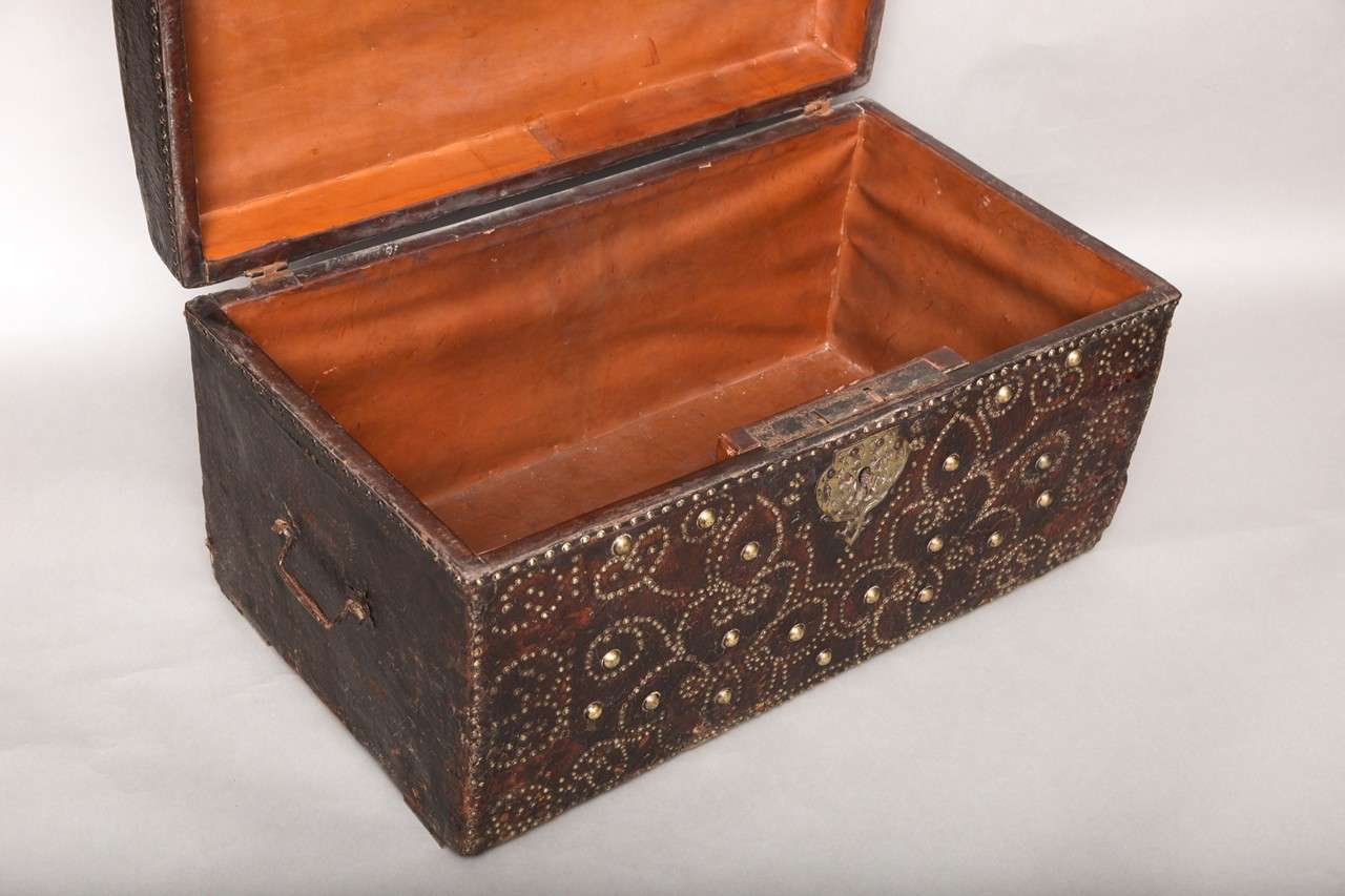 Early 18th Century Studded Leather Traveling Chest In Good Condition In Greenwich, CT