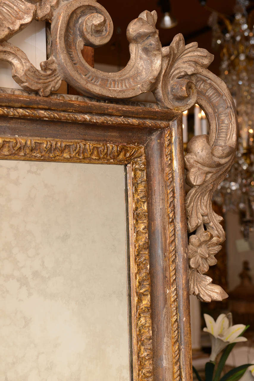 18. Jahrhundert Italienisch geschnitzt Silber Giltwood Spiegel im Angebot 3