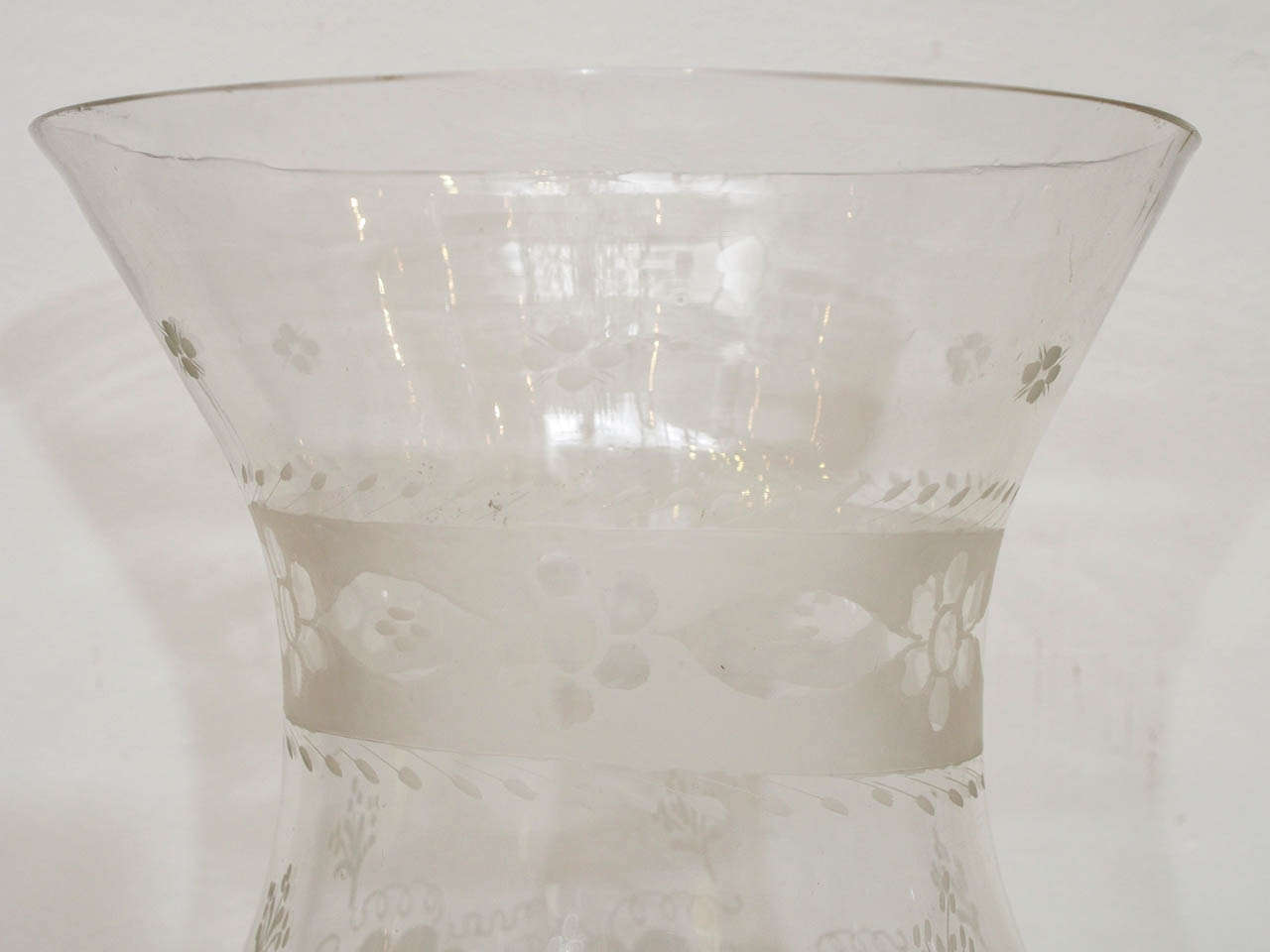 Paire d'abats-jour en verre gravé du 19ème siècle Bon état à Natchez, MS