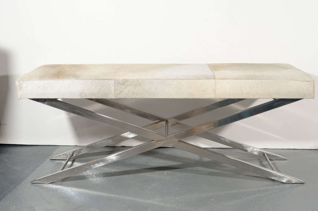 Ultra modern bench with variant<br />
pony hide upholstery in hues<br />
of grey, ivory, and pale camel.<br />
The bench has white top contrast<br />
stitching and a stylized 