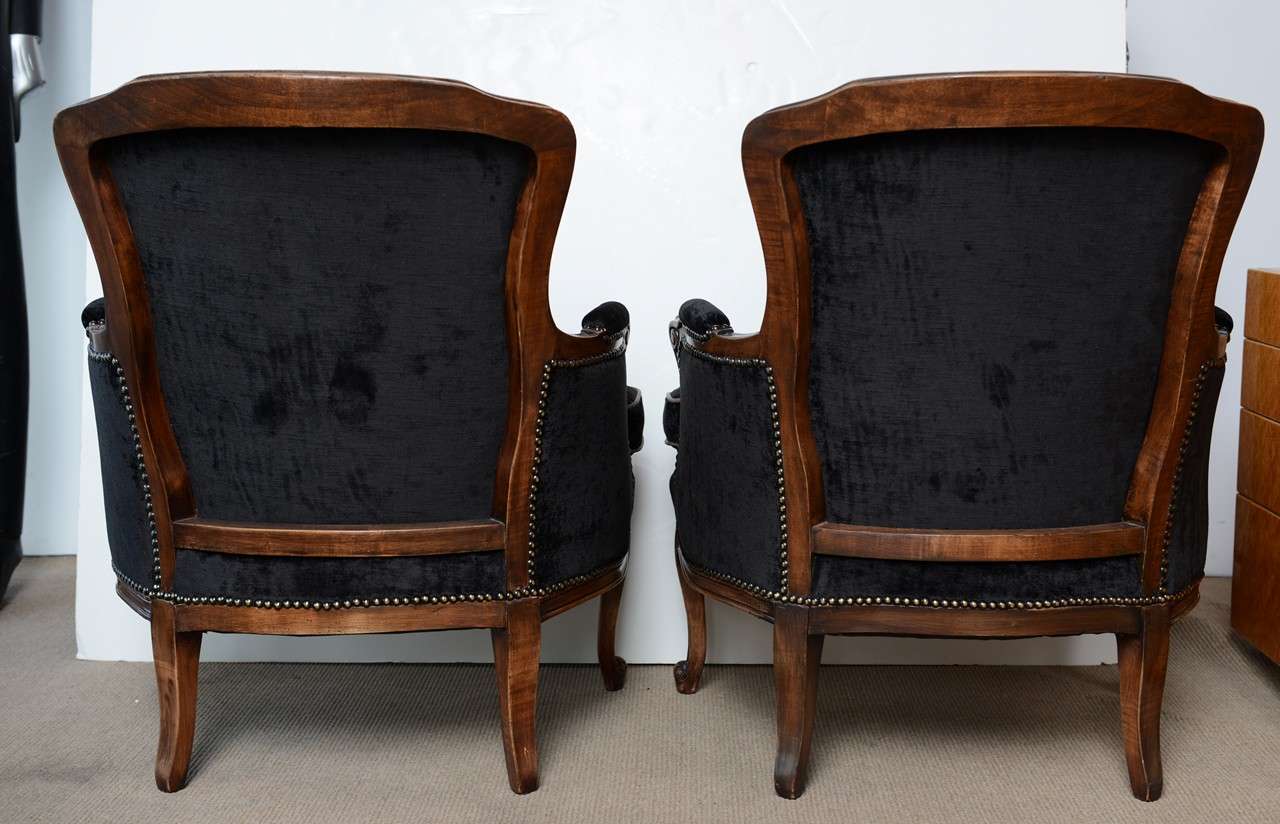 French Vintage Pair of Louis XV Bergere Chairs In Excellent Condition In Miami, FL