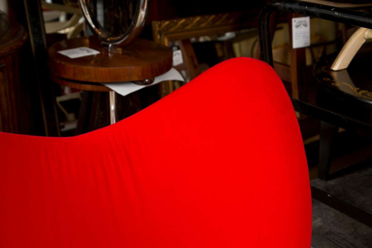 Pair of Mid-Century Red Lip Swivel Chairs with Chrome Bases 1