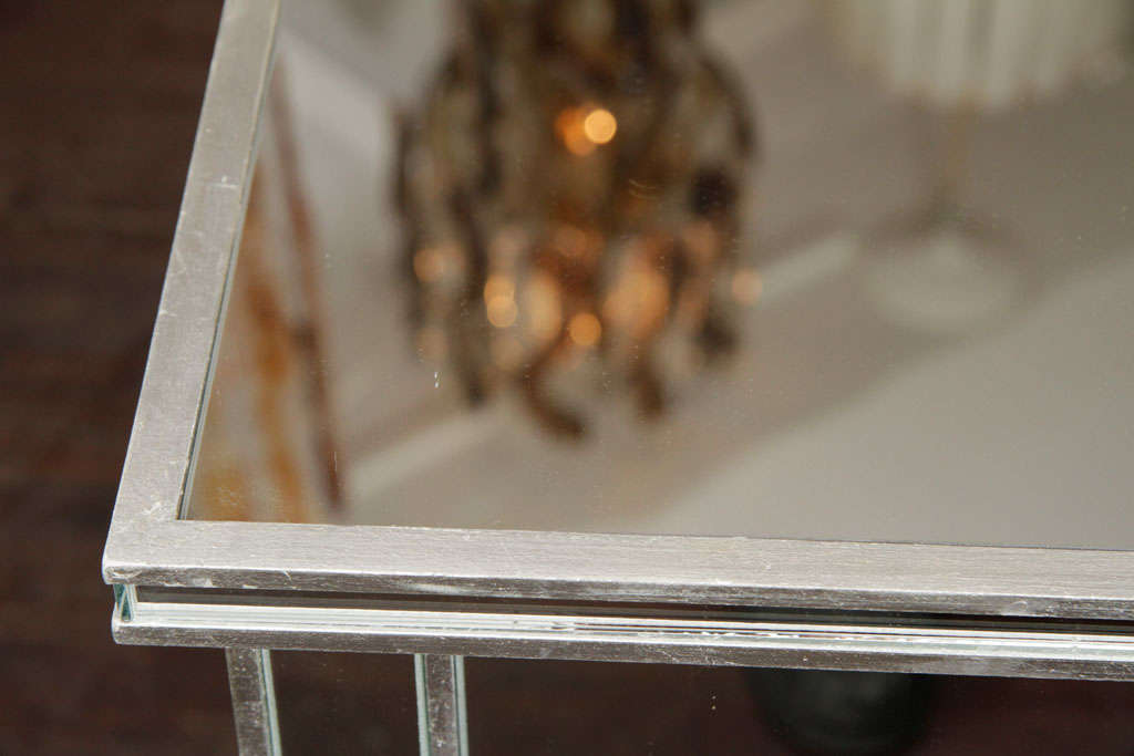 6-Schubladen-Kommode mit Silberbesatz, verspiegelt im Zustand „Neu“ im Angebot in New York, NY