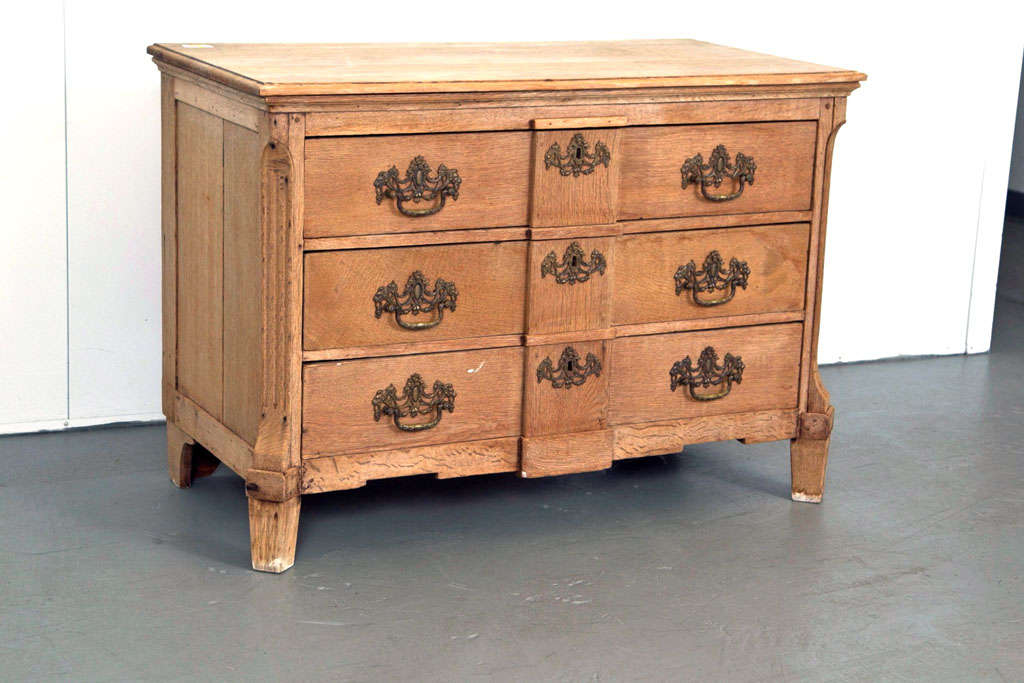 19th Century Belgian Hand-Carved Oak Commode In Excellent Condition For Sale In Mt Kisco, NY