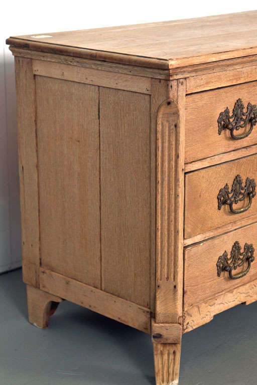 19th Century Belgian Hand-Carved Oak Commode For Sale 1
