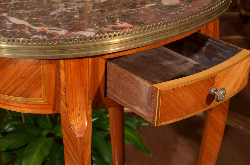 19th c Louis XV side table In Excellent Condition For Sale In Dallas, TX