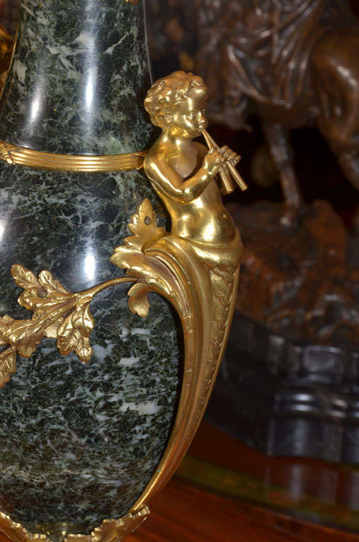 Marmo Lampade a urna in marmo e bronzo francesi del XIX secolo in vendita
