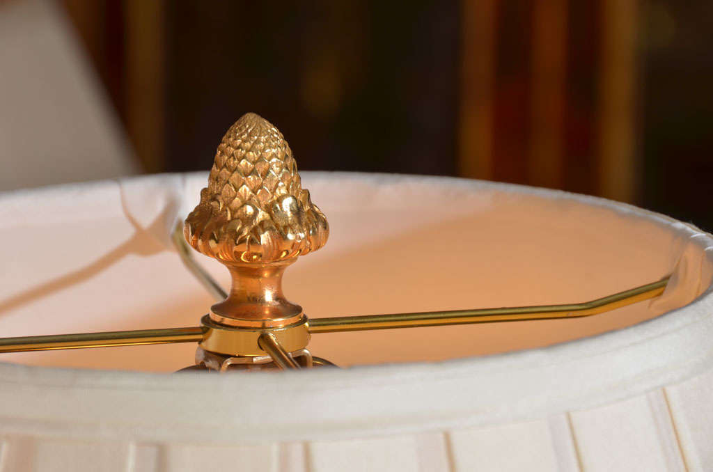 Lampade a urna in marmo e bronzo francesi del XIX secolo in vendita 5