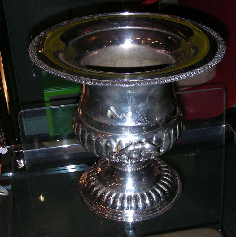 Jarrón inglés plateado de los años 70 en venta 3