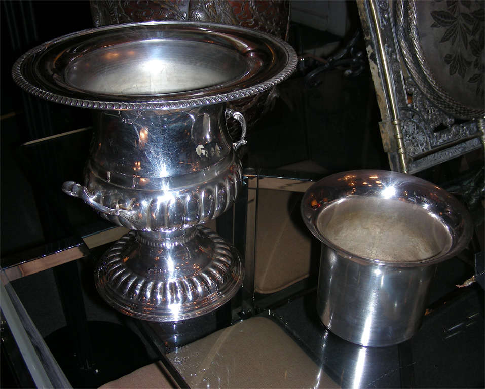 Jarrón inglés plateado de los años 70 en venta 4