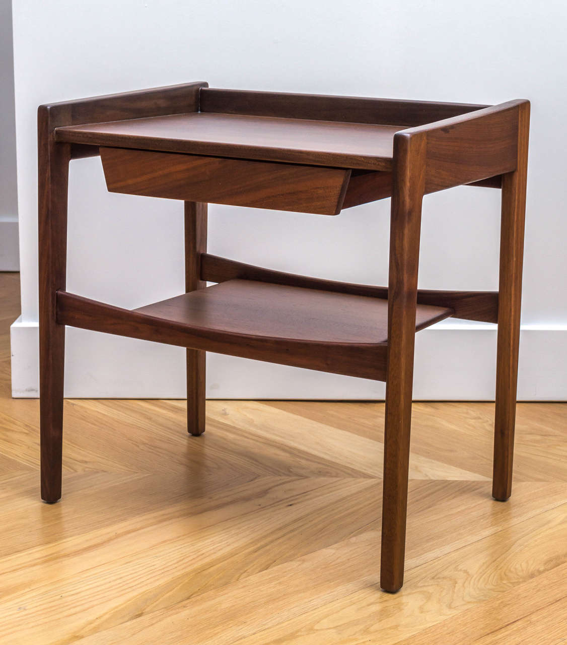 Jens Risom Walnut Table In Excellent Condition In San Francisco, CA