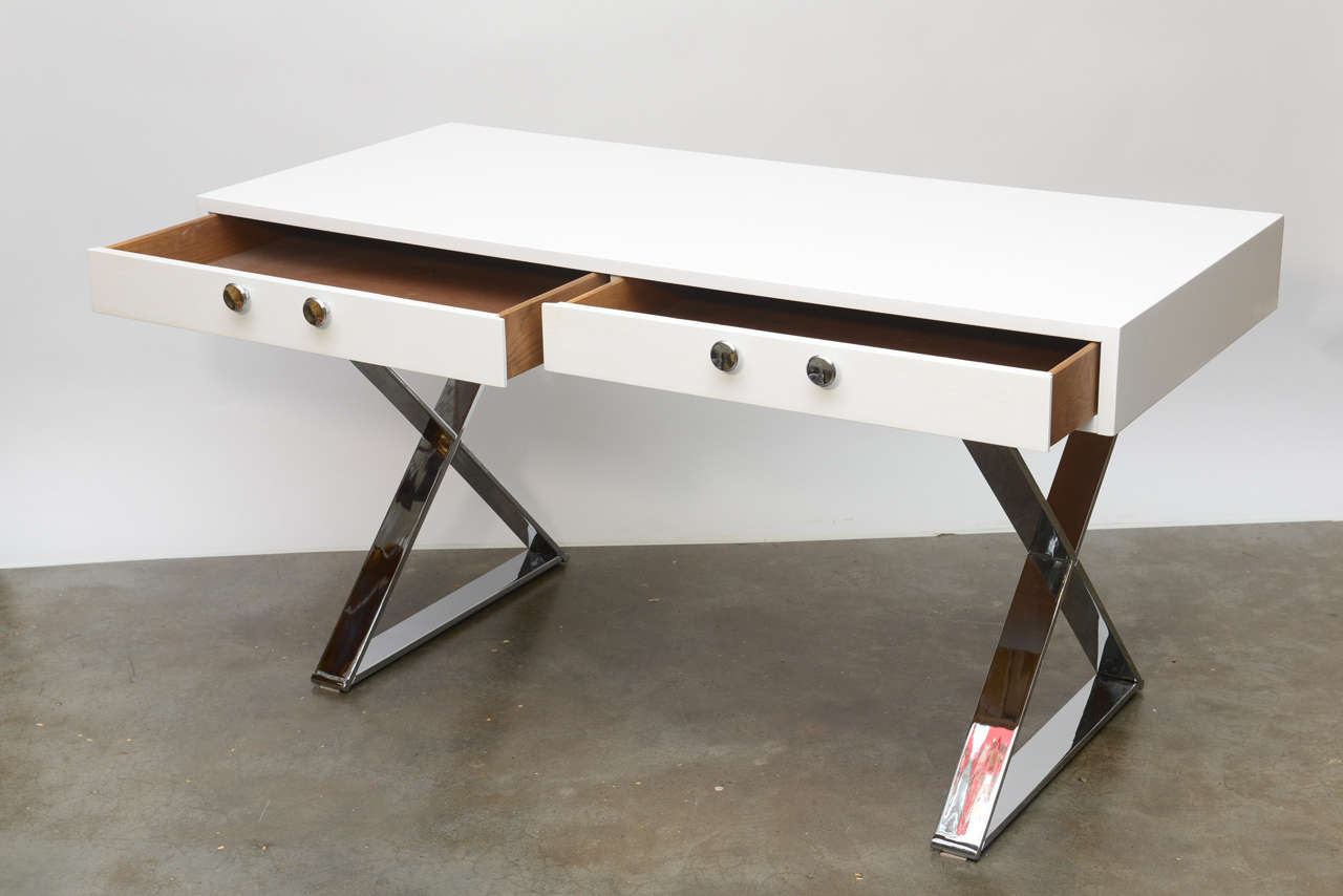Late 20th Century White Lacquered and Chrome Desk For Sale