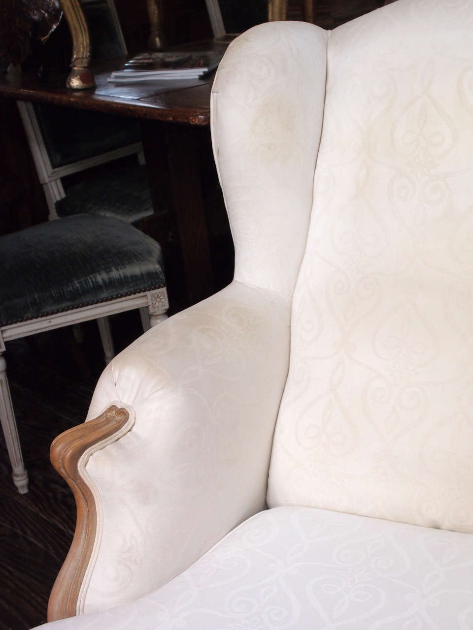 Pair of Over-Scale Wing Louis XV Bergeres In Excellent Condition In New Orleans, LA