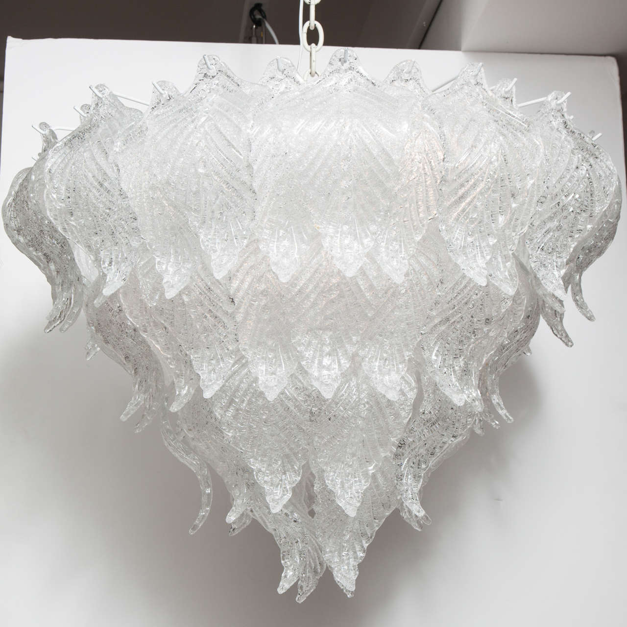 The glasses are handblown and feature leaves.
The structure is white metal.
The chandelier has been American wired