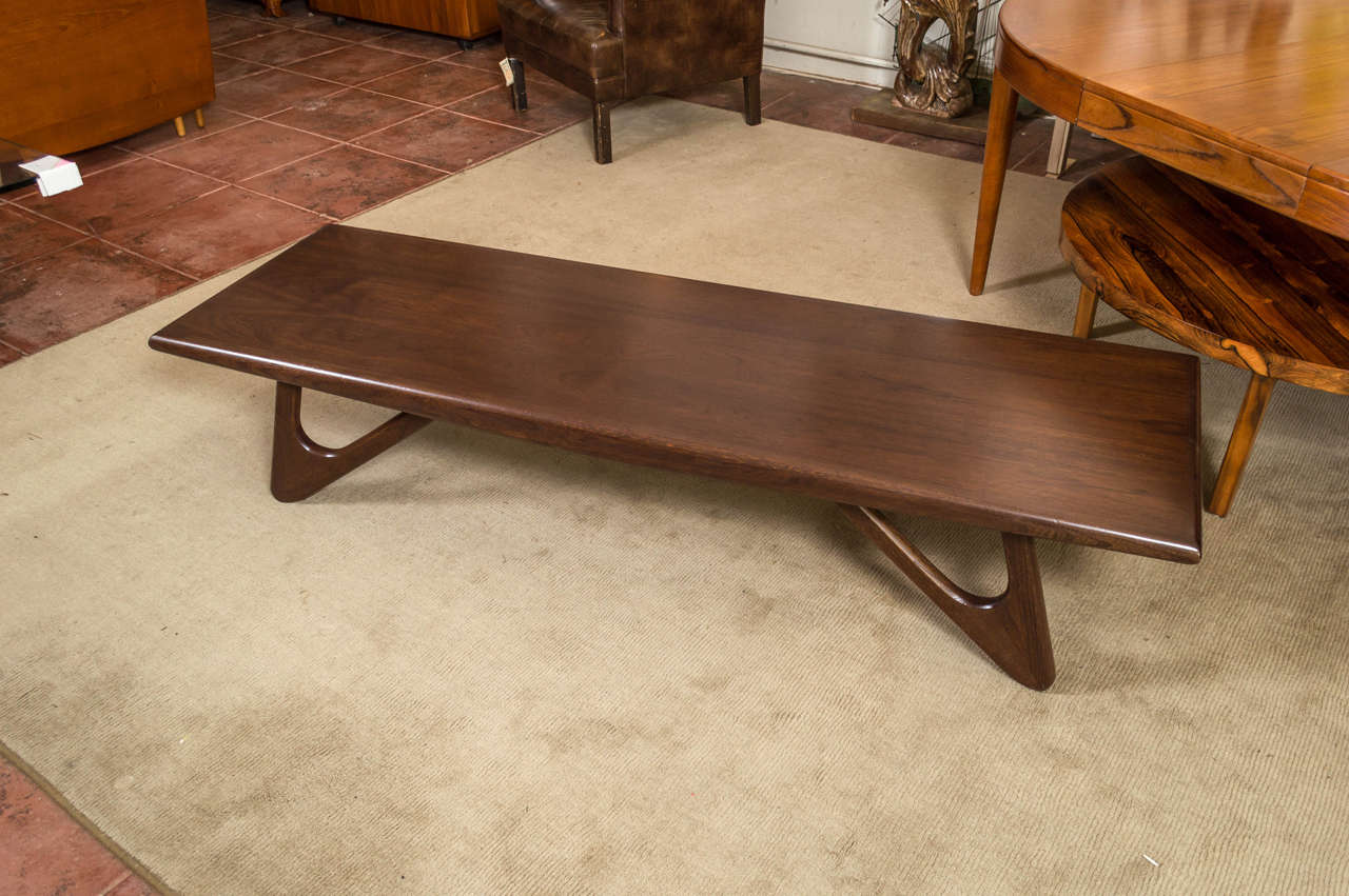 1950s Walnut Coffee Table In The Style Of Adrian Pearsall In Good Condition In San Francisco, CA