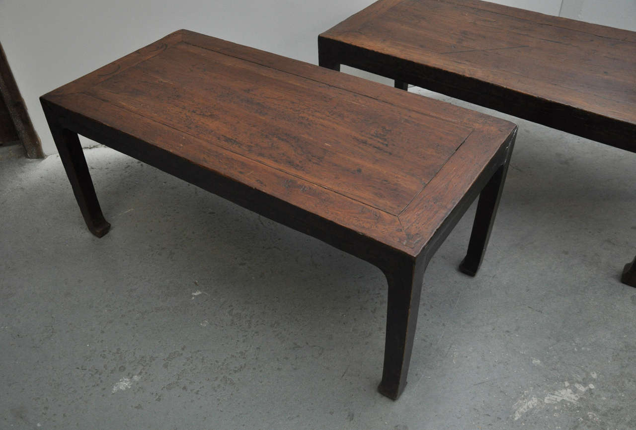 Hand-Carved 19th Century Pair of Chinese Coffee or Side Tables For Sale