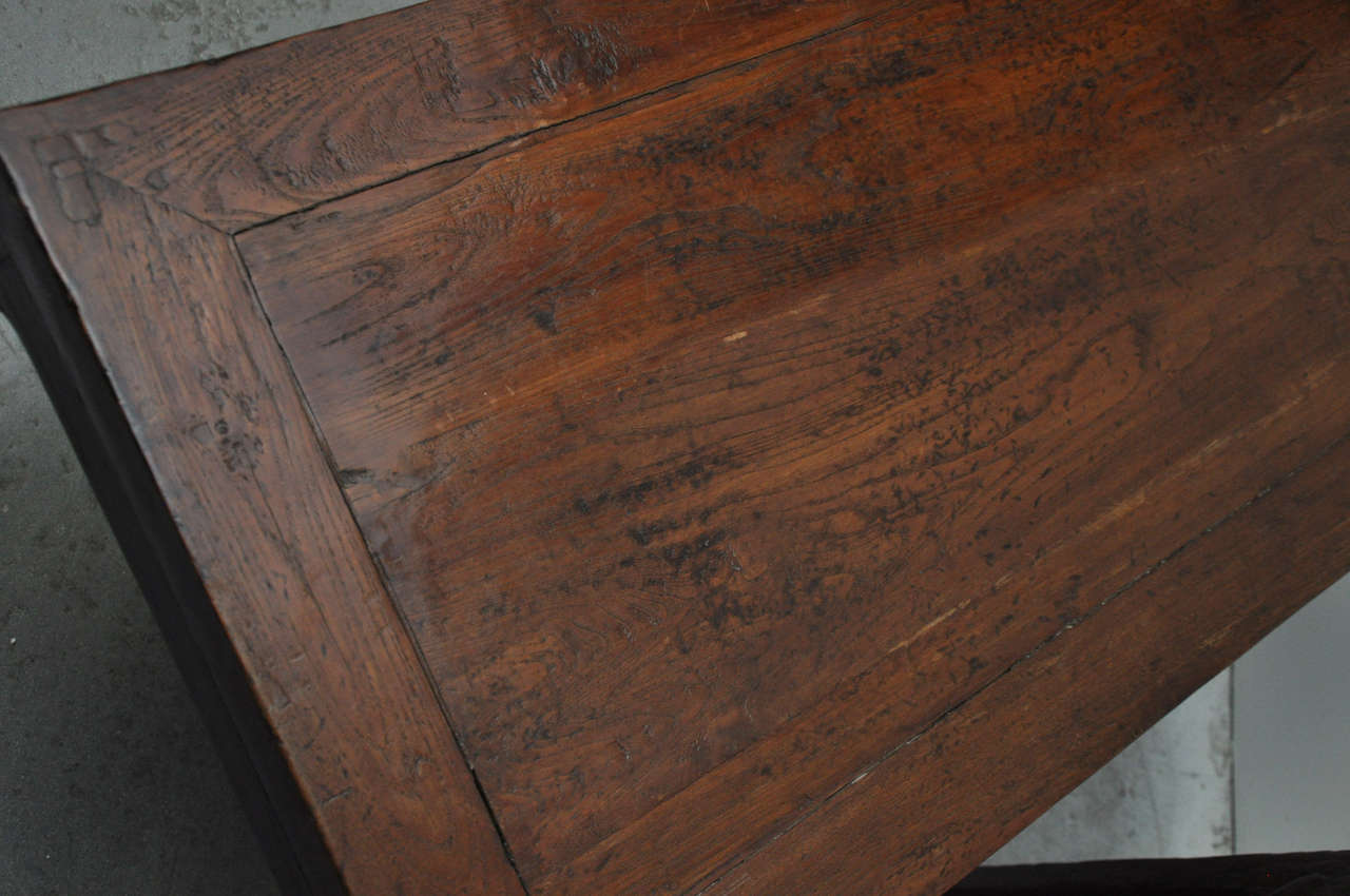 Elm 19th Century Pair of Chinese Coffee or Side Tables For Sale