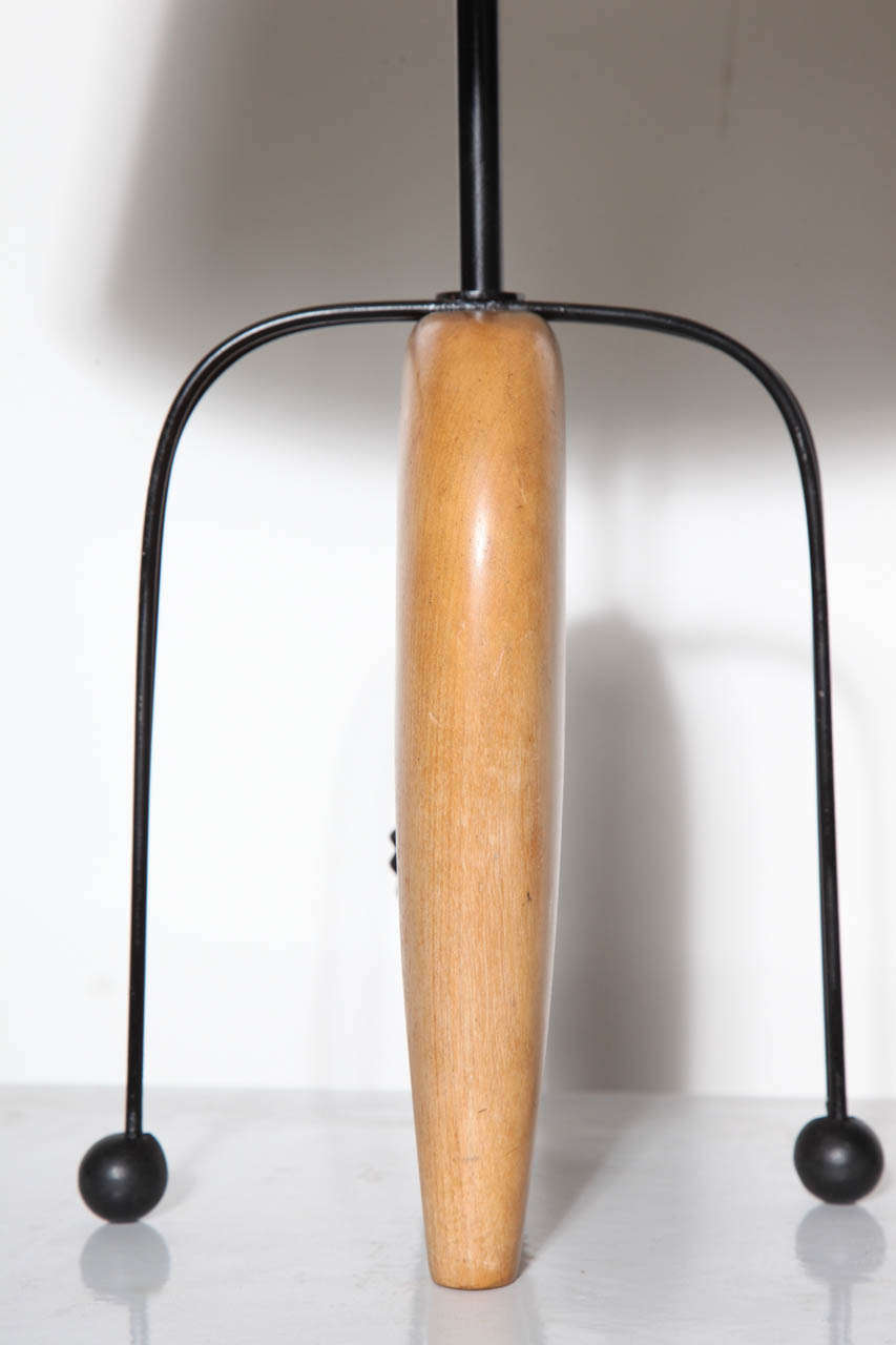 1950s Organic Modern Solid Maple and Black Wire Horseshoe Table Lamp In Good Condition In Bainbridge, NY