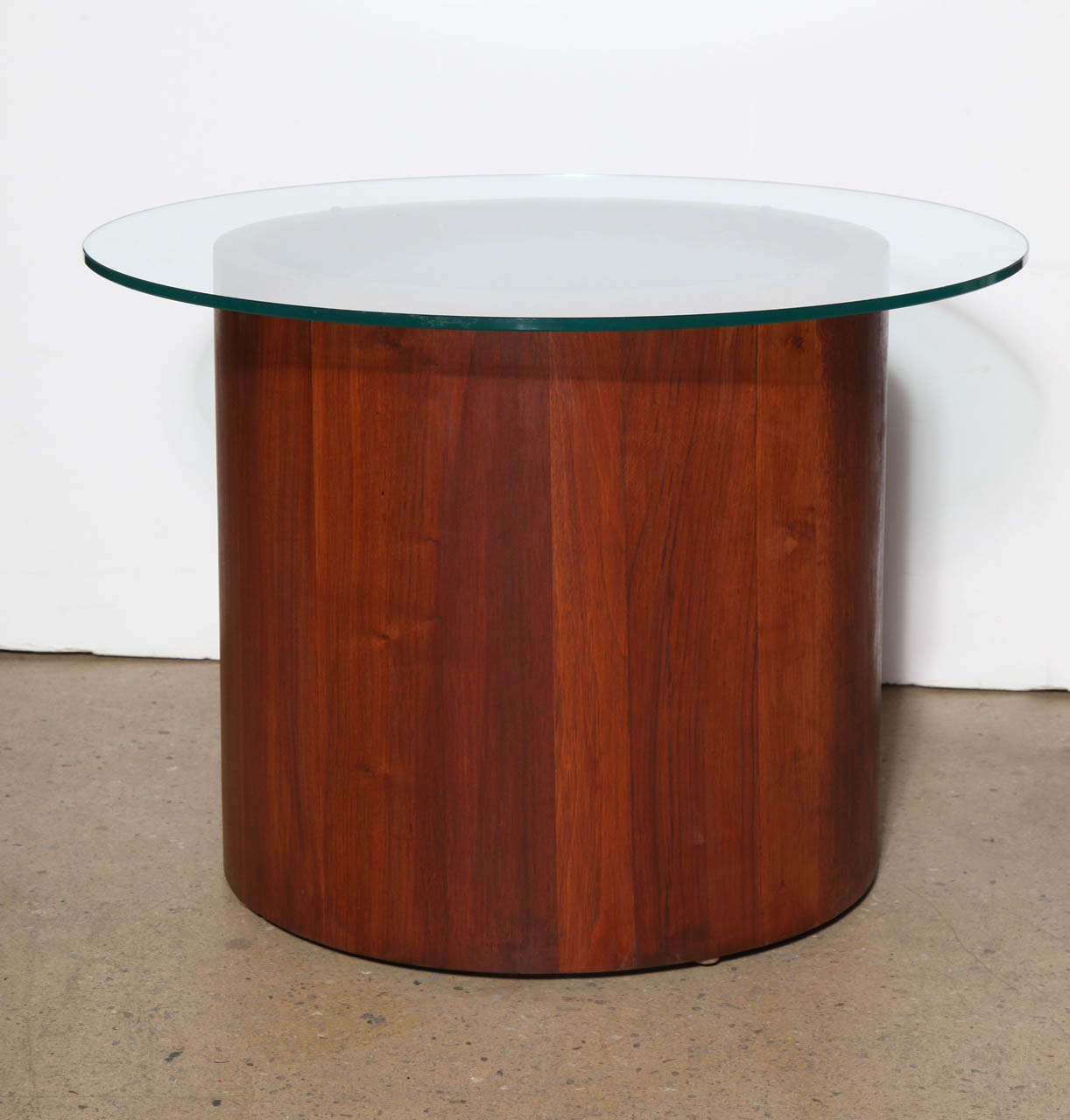 American Mid Century Modern Solid Teak Coffee Table with circular Glass top by Lane Furniture. Featuring a laminated, beautifully grained, 1 inch diameter solid Teak round base, with original 3/8 round glass top. The thick cylindrical Teak base