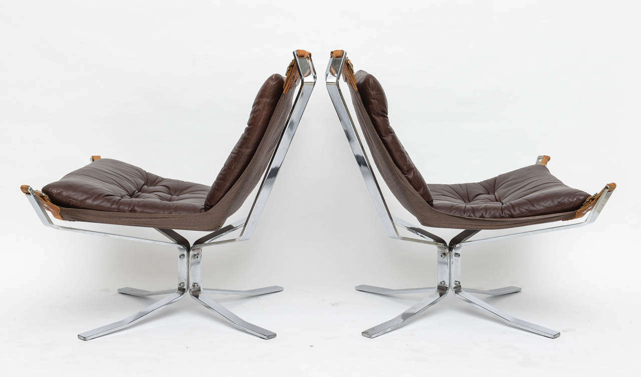 A Pair of Sigurd Resell Chrome and Leather Falcon Chairs, Finland In Excellent Condition In Hollywood, FL