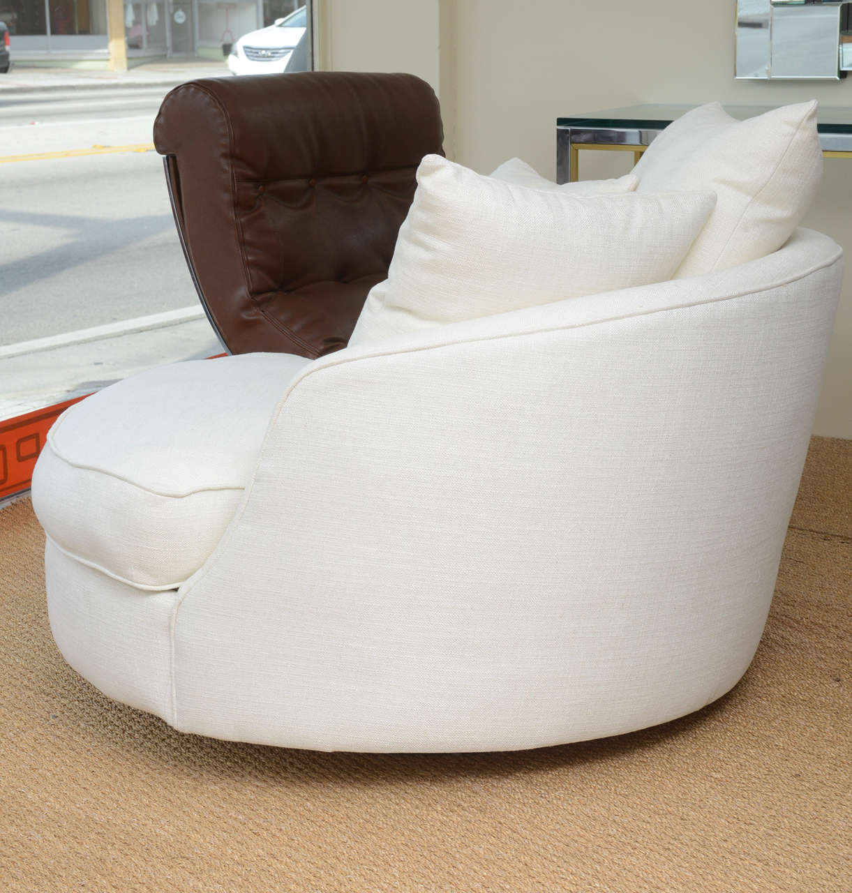 Mid-20th Century Milo Baughman Swivel Tub Chair