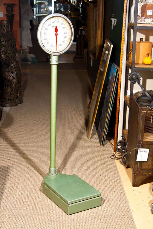 METAL FLOOR SCALE MADE BY DETECTO COMPANY  IN  BROOKLYN N.Y. DURING THE 1920.S- USED IN A GYM FOR PEOPLE = WEIGHT  GOES UP TO 280 LBS