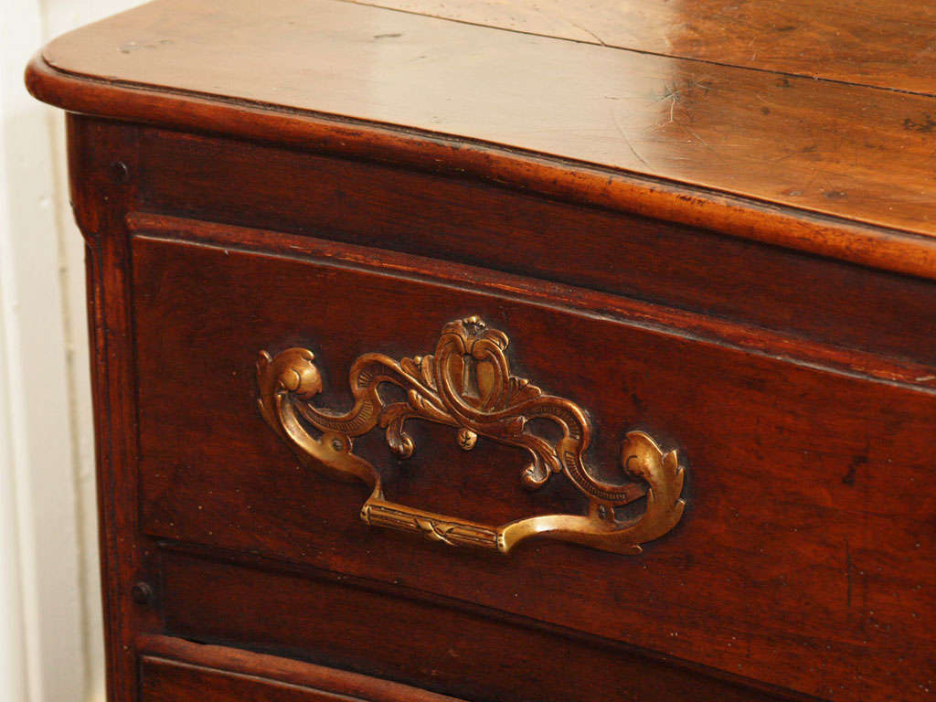 18th Century Walnut Bordeaux Commode In Good Condition For Sale In Natchez, MS