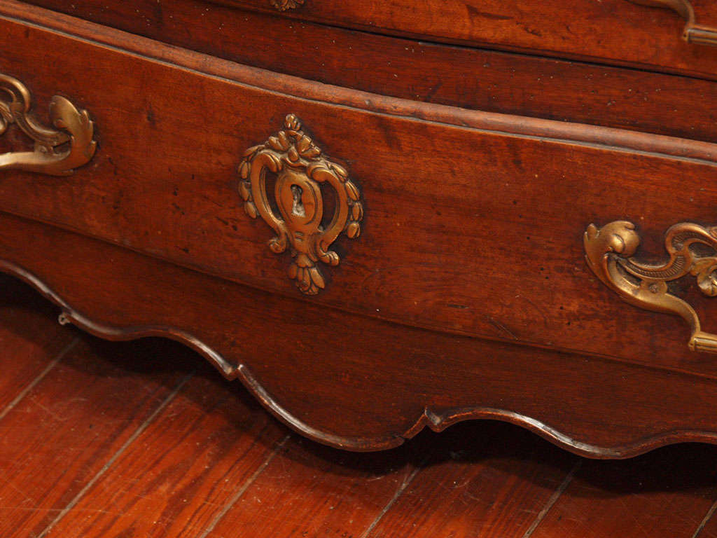 18th Century and Earlier 18th Century Walnut Bordeaux Commode For Sale