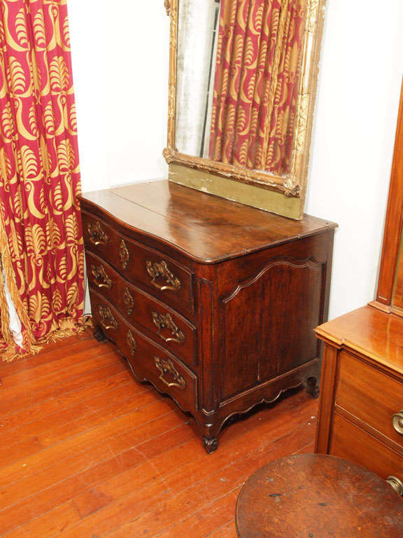 18th Century Walnut Bordeaux Commode For Sale 4