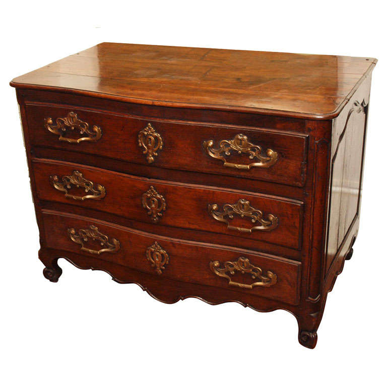 18th Century Walnut Bordeaux Commode For Sale