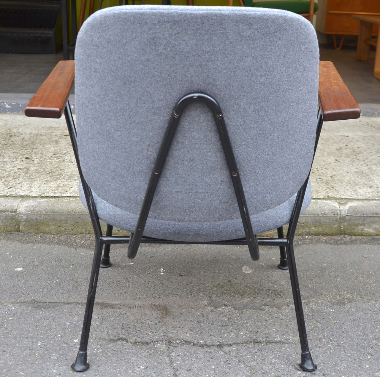 Two 1950s Dutch Armchairs by W. H. Gispen Edition Kembo For Sale 2