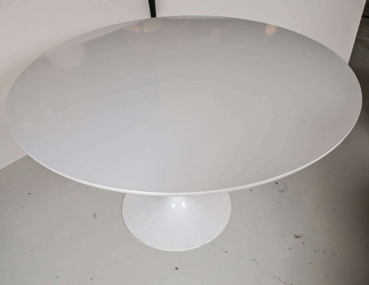 20th Century Eero Saarinen Mid-Century White Pedestal Table