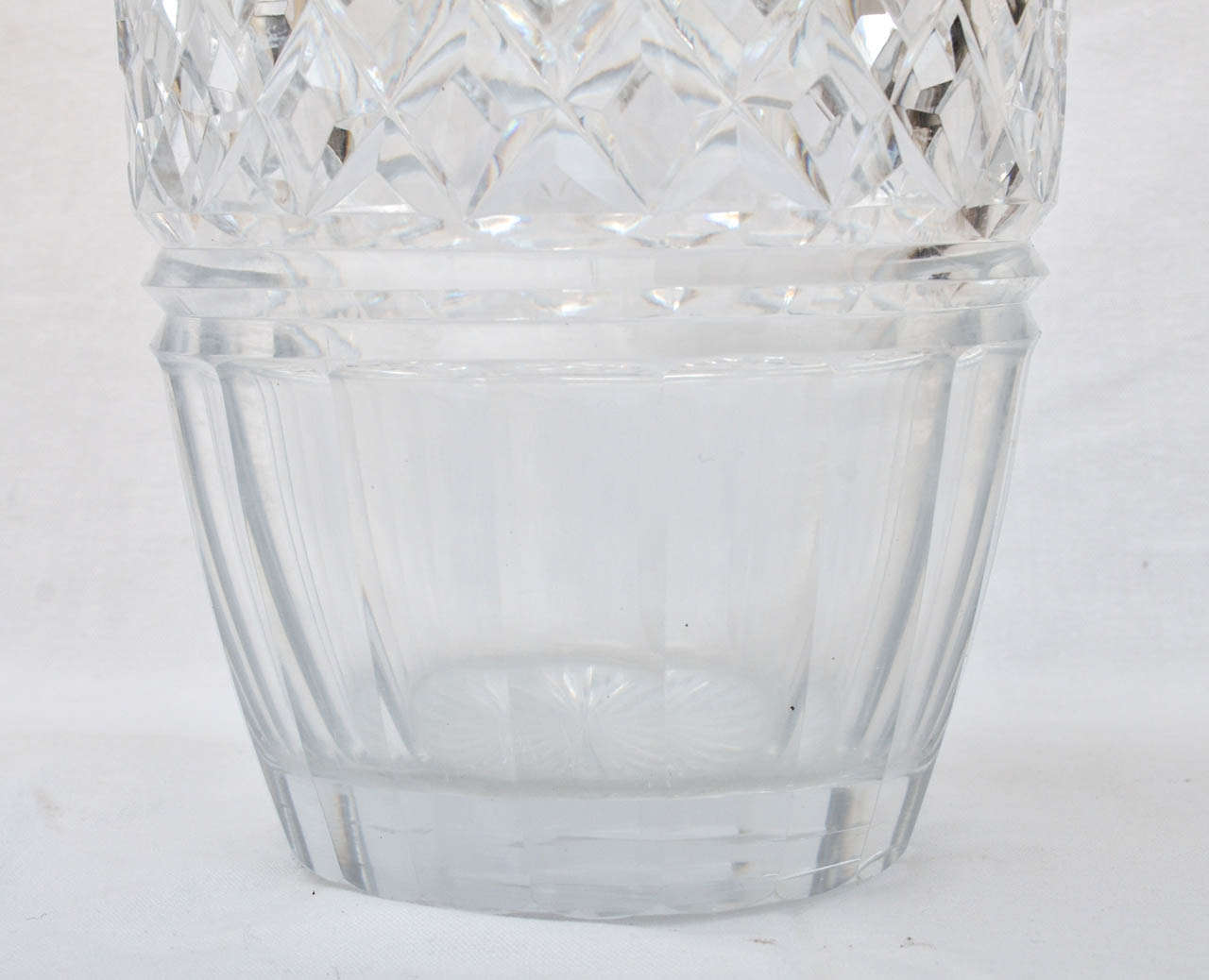 English Victorian Large Cut Crystal Vase In Good Condition In Southampton, NY