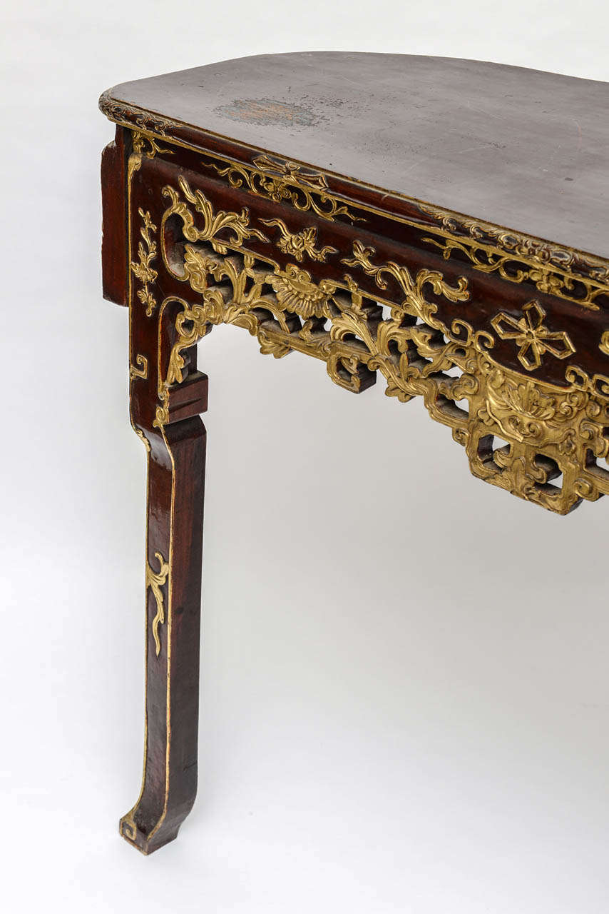 Three-Legged Hand-Carved Chinese Console In Good Condition For Sale In Miami, FL