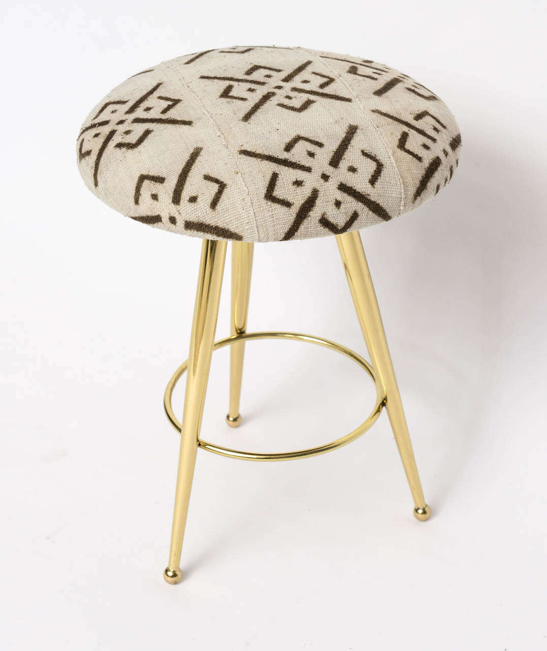 We love the contrast of the graphic, textured African mud cloth upholstery with the polished brass sophistication of this diminutive pair of 50's Italian stools.