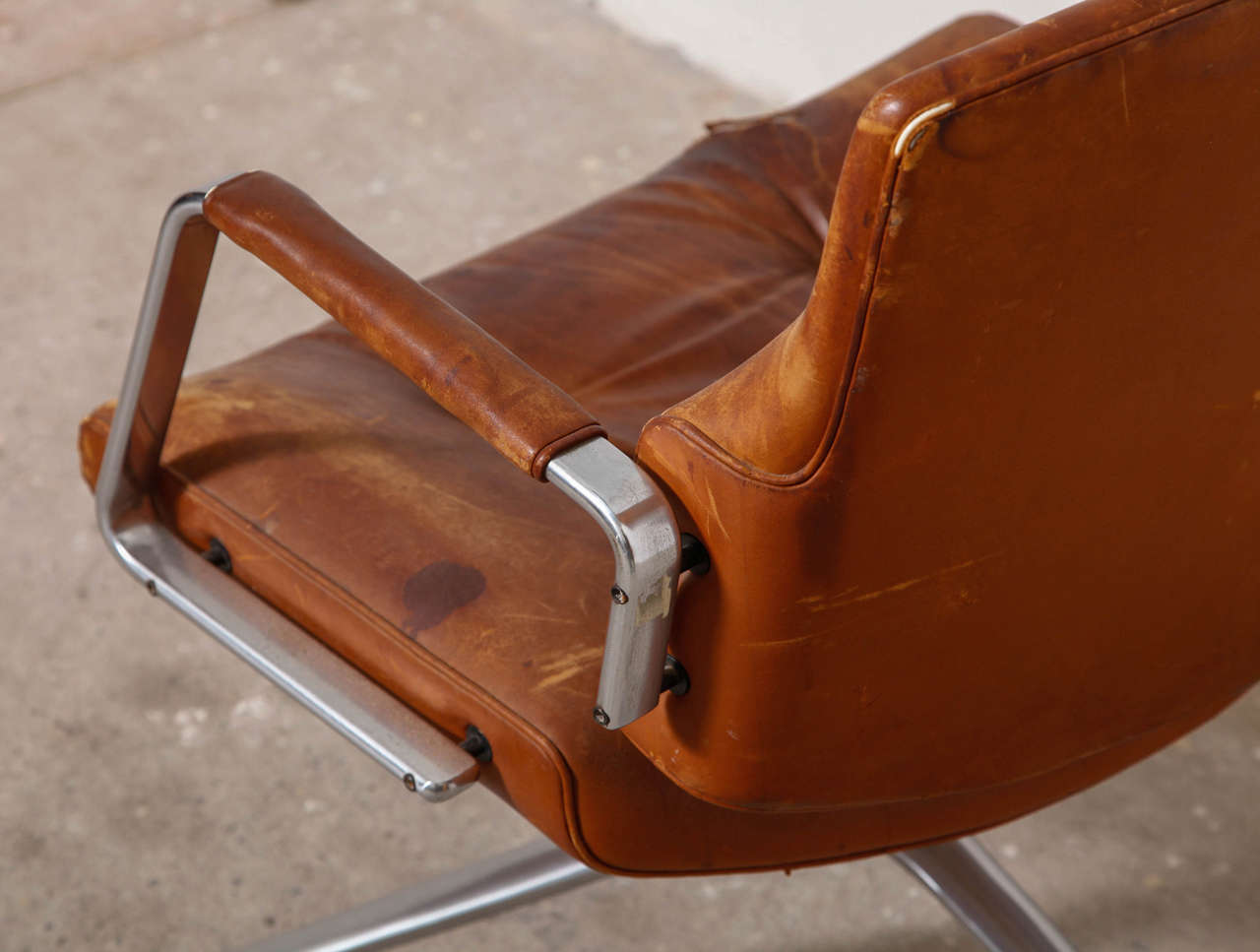 Executive Preben Fabricius and Jorgen Kastholm Swiveling Lounge Chair In Good Condition In Antwerp, BE