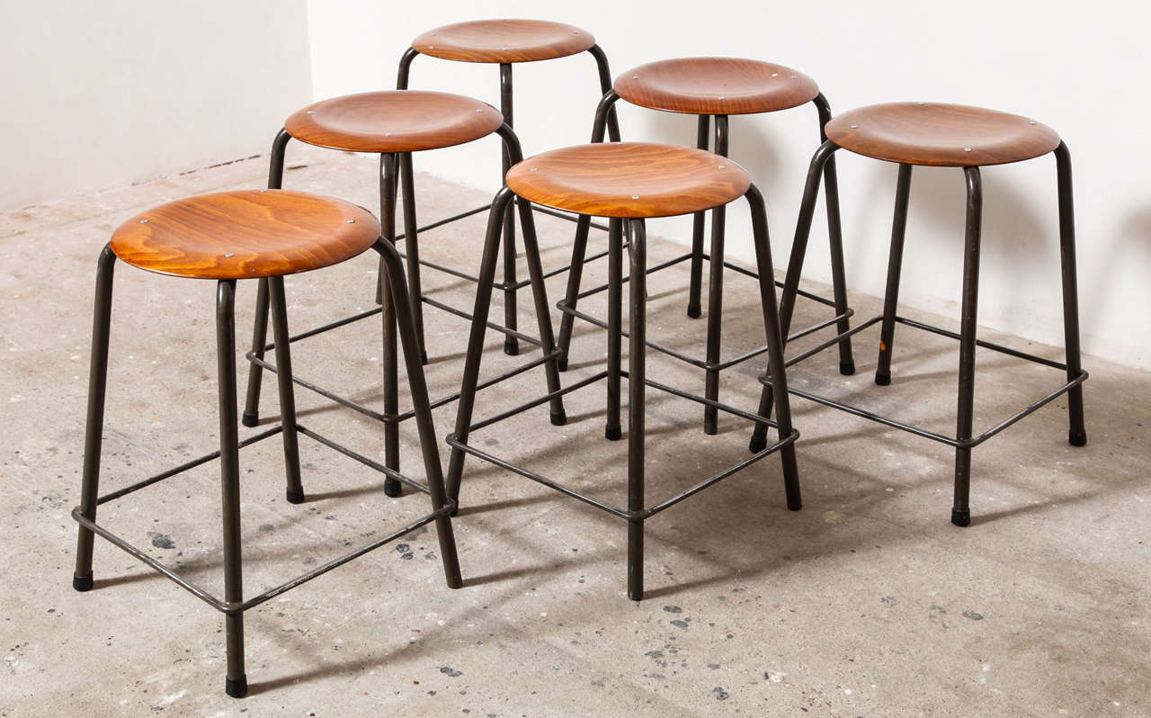 Minimalistic Dutch design, Industrial stacking stools.

Rosewood shells on tubular steel bases with rubber glides.
Excellent vintage condition. A set of six pieces.